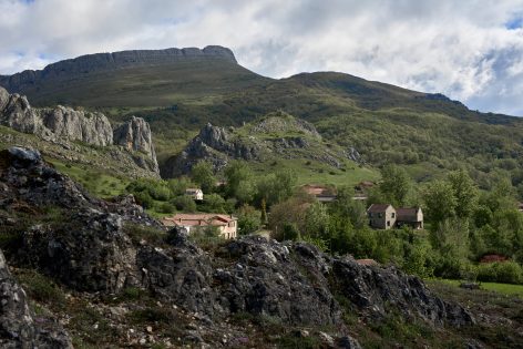 vira-arquitectura-casa-de-piedra-ii-javier-bravo-01