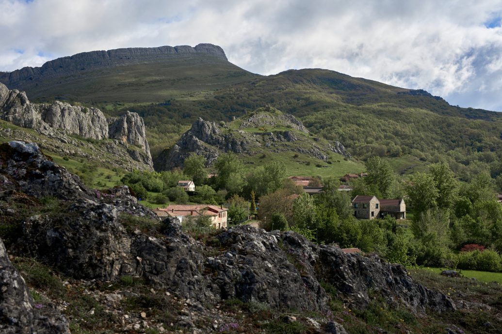 vira-arquitectura-casa-de-piedra-ii-javier-bravo-01