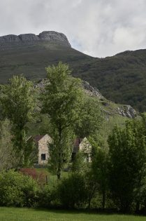 vira-arquitectura-casa-de-piedra-ii-javier-bravo-02