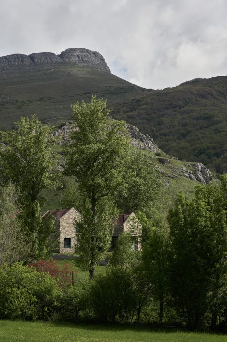 vira-arquitectura-casa-de-piedra-ii-javier-bravo-02