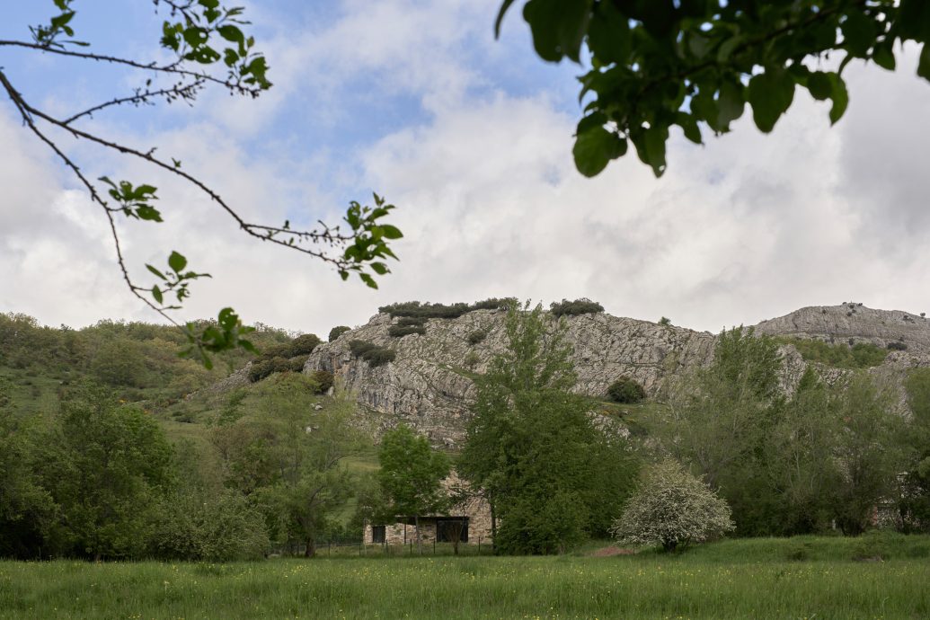 vira-arquitectura-casa-de-piedra-ii-javier-bravo-03