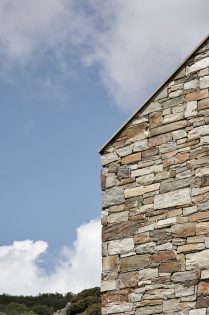 vira-arquitectura-casa-de-piedra-ii-javier-bravo-11