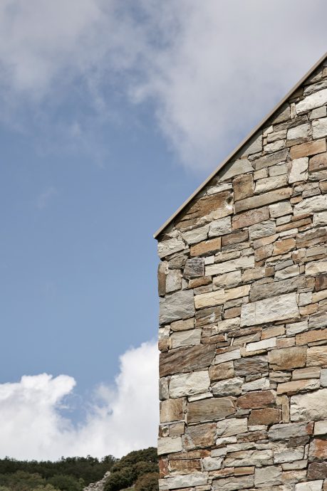 vira-arquitectura-casa-de-piedra-ii-javier-bravo-11