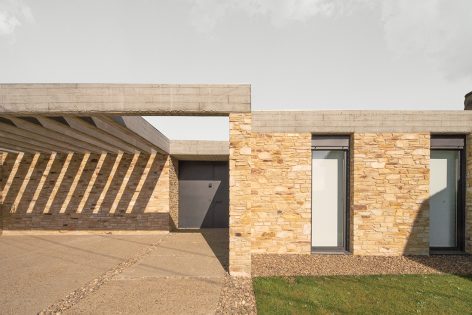 vira-arquitectura-casa-de-piedra-i-01