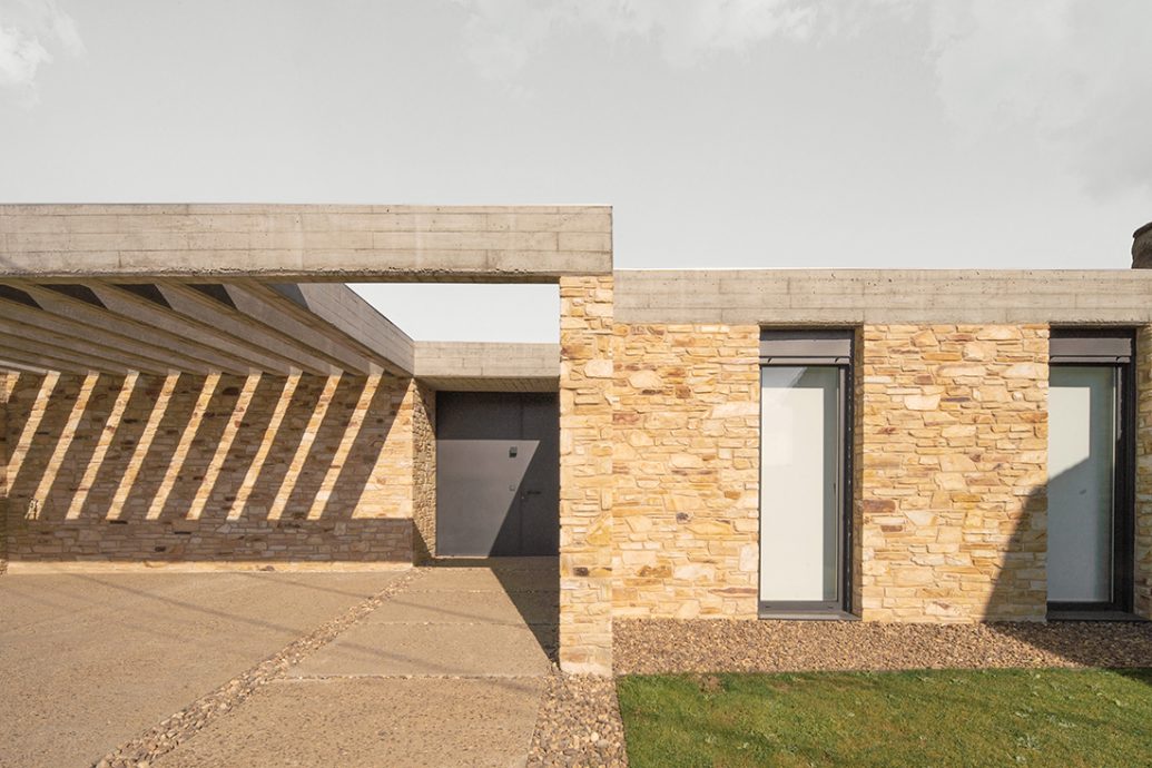 vira-arquitectura-casa-de-piedra-i-01