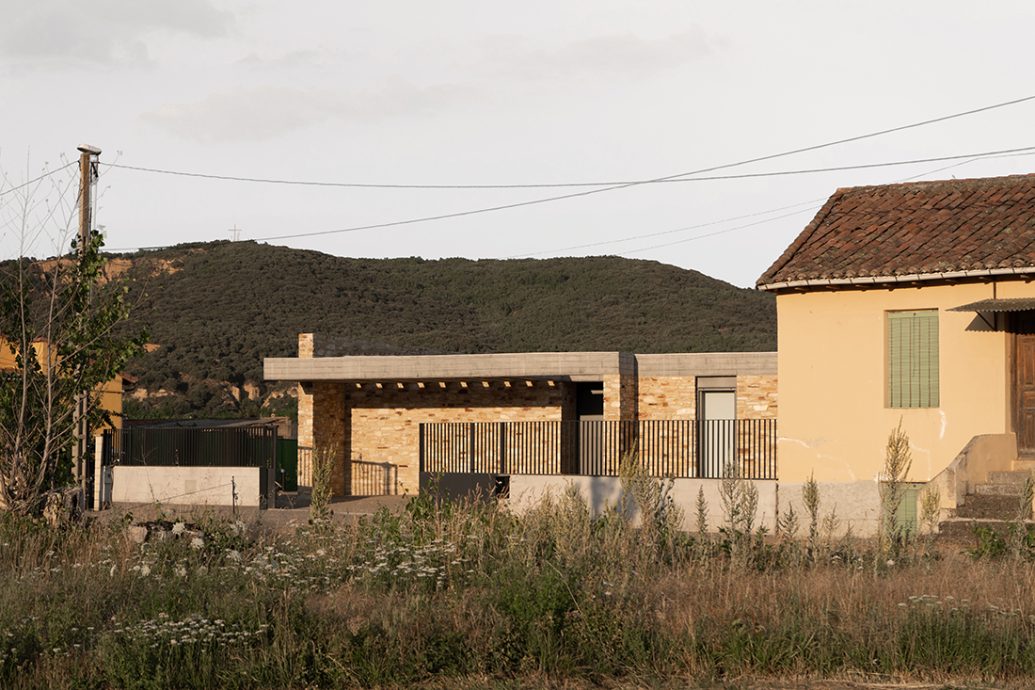 vira-arquitectura-casa-de-piedra-i-04