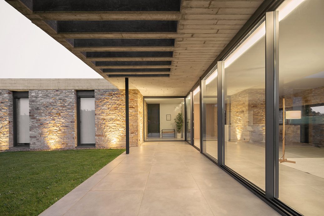 vira-arquitectura-casa-de-piedra-i-26