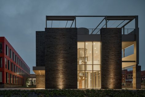 vira-arquitectura-centro-de-empresas-de-base-tecnológica-javier-bravo-354