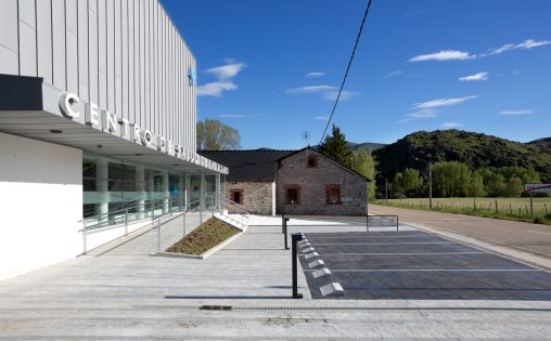 vira-arquitectura-centro-de-salud-de-babia-jara-varela-01