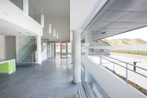 vira-arquitectura-centro-de-salud-de-babia-jara-varela-07