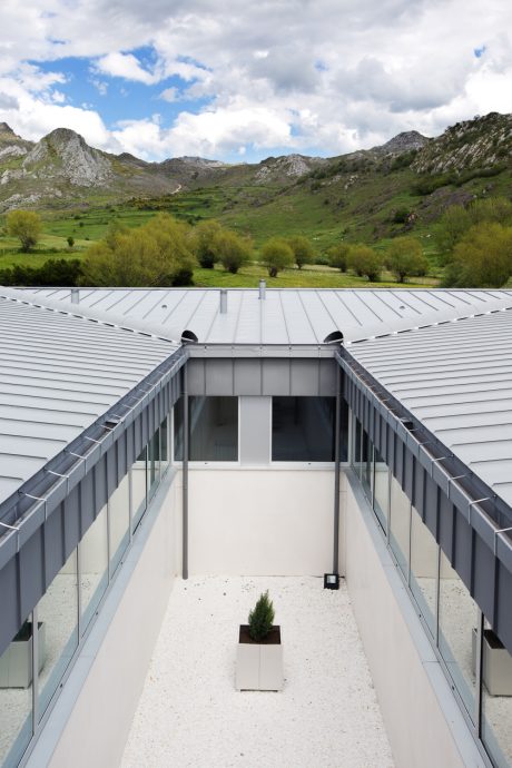 vira-arquitectura-centro-de-salud-de-babia-jara-varela-15