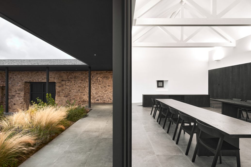 vira-arquitectura-monasterio-rabanal-del-camino-javier-bravo-08