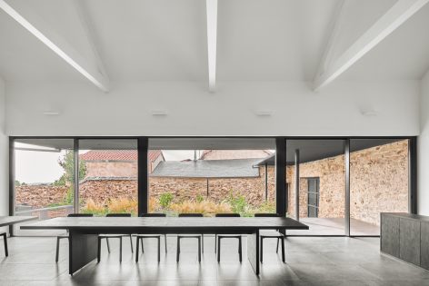 vira-arquitectura-monasterio-rabanal-del-camino-javier-bravo-17
