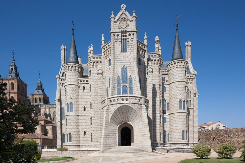 vira-arquitectura-palacio-episcopal-astorga-gaudi-imagenMAS-01