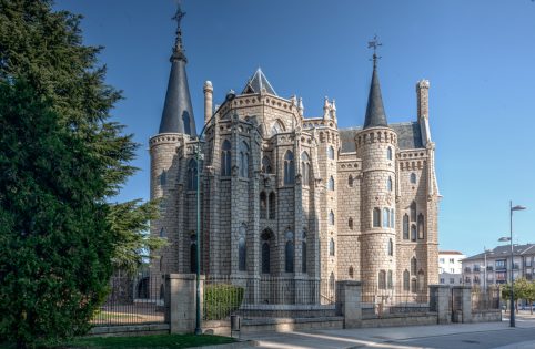 vira-arquitectura-palacio-episcopal-astorga-gaudi-imagenMAS-02