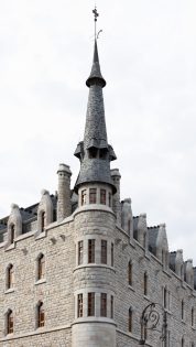 vira-arquitectura-restauracion-fachada-museo-casa-botines-fundos-05