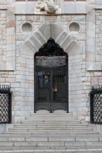 vira-arquitectura-restauracion-fachada-museo-casa-botines-fundos-08