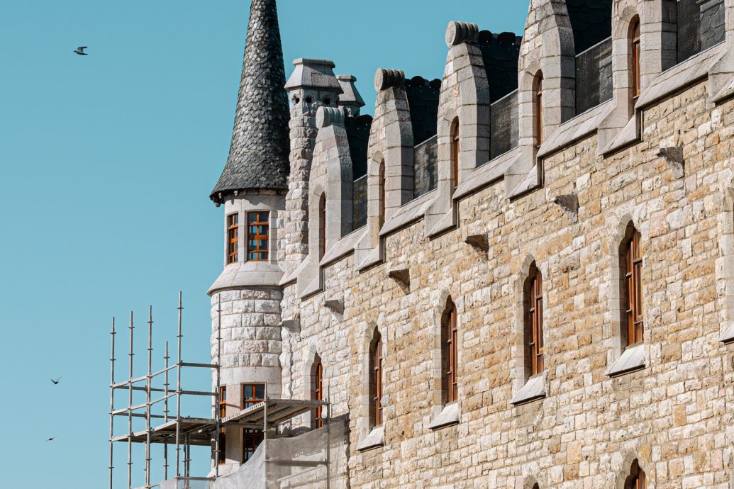 vira-arquitectura-restauracion-fachada-museo-casa-botines-fundos-17