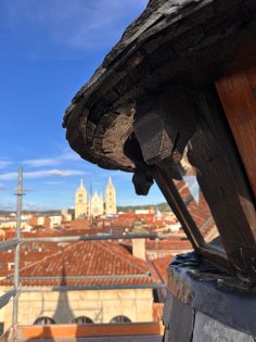 vira-arquitectura-restauracion-fachada-museo-casa-botines-fundos-31