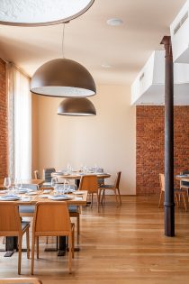 vira-arquitectura-vinoteca-entrecepas-imagenMAS-09