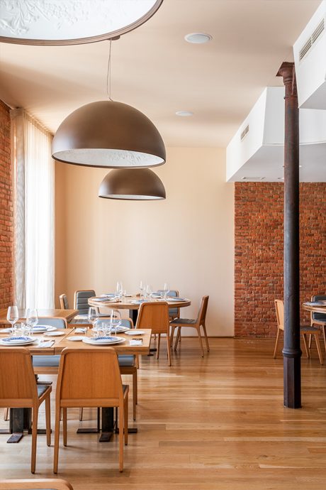 vira-arquitectura-vinoteca-entrecepas-imagenMAS-09