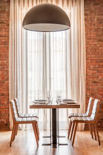 vira-arquitectura-vinoteca-entrecepas-imagenMAS-10