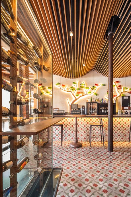 vira-arquitectura-vinoteca-entrecepas-imagenMAS-13