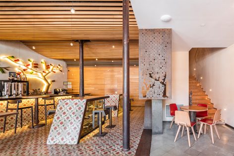 vira-arquitectura-vinoteca-entrecepas-imagenMAS-14