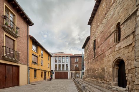 vira-arquitectura-vivienda-entre-medianeras-javier-bravo-01