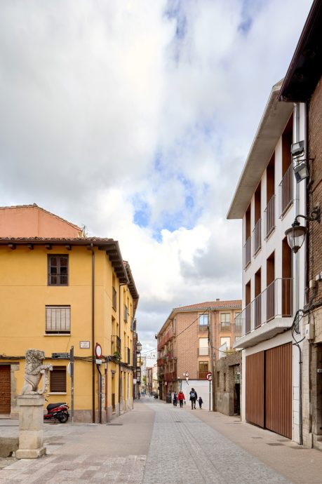 vira-arquitectura-vivienda-entre-medianeras-javier-bravo-02