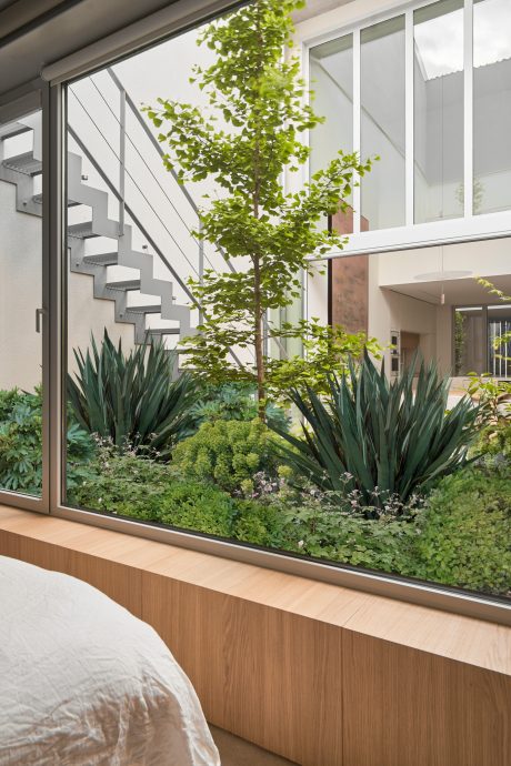 vira-arquitectura-vivienda-entre-medianeras-javier-bravo-12
